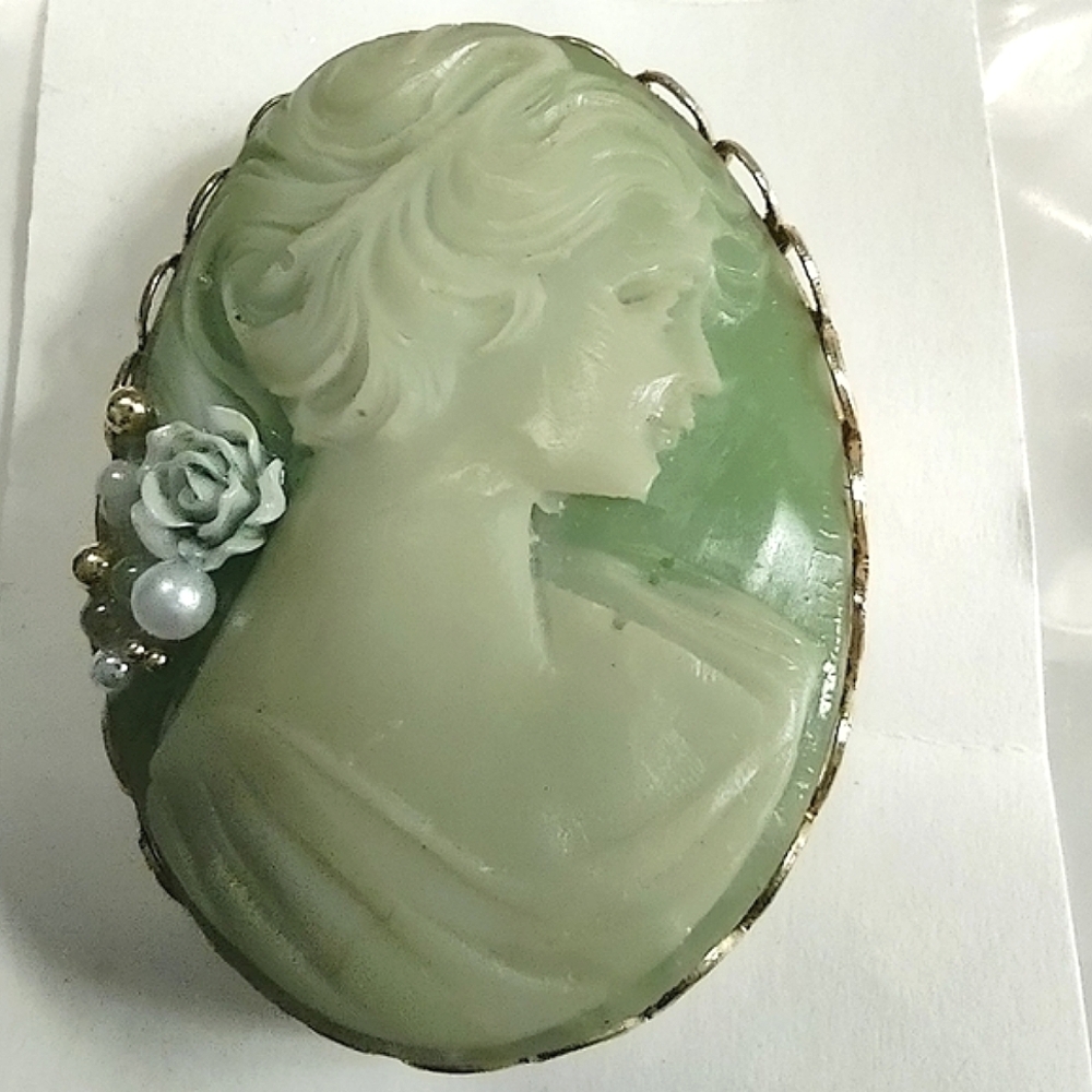 Antiqued Green & Ivory Cameo Brooch Right Face